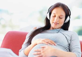 Ακοή εμβρύου. Πότε και τι μπορεί να ακούσει το μωράκι σας;