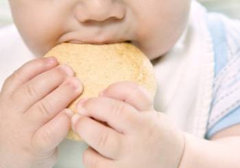 Ο κίνδυνος για καρδιακό νόσημα ξεκινά με τη διατροφή του μικρού παιδιού
